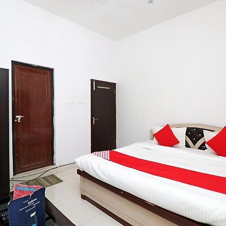 Oyo 24572 Express Inn Lakhnau Kültér fotó