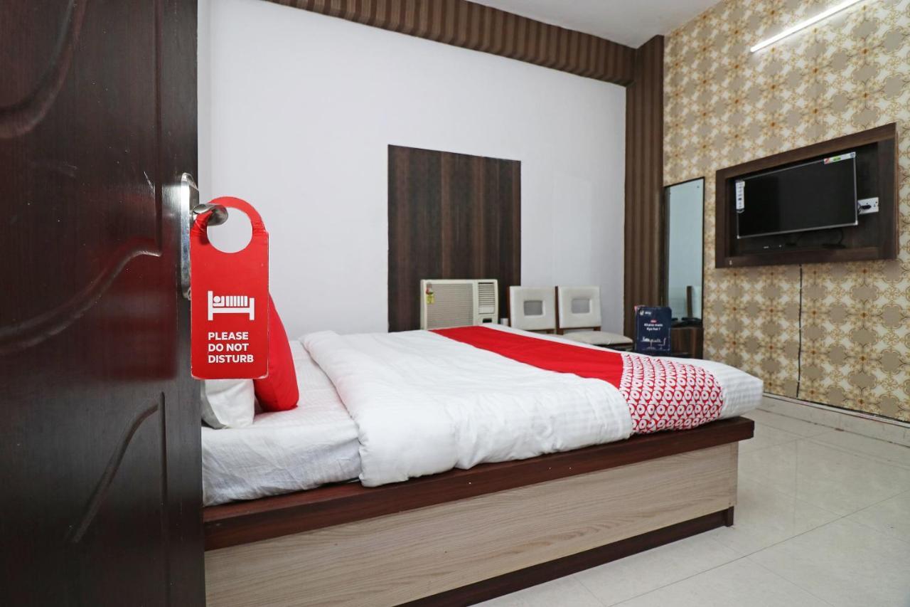 Oyo 24572 Express Inn Lakhnau Kültér fotó