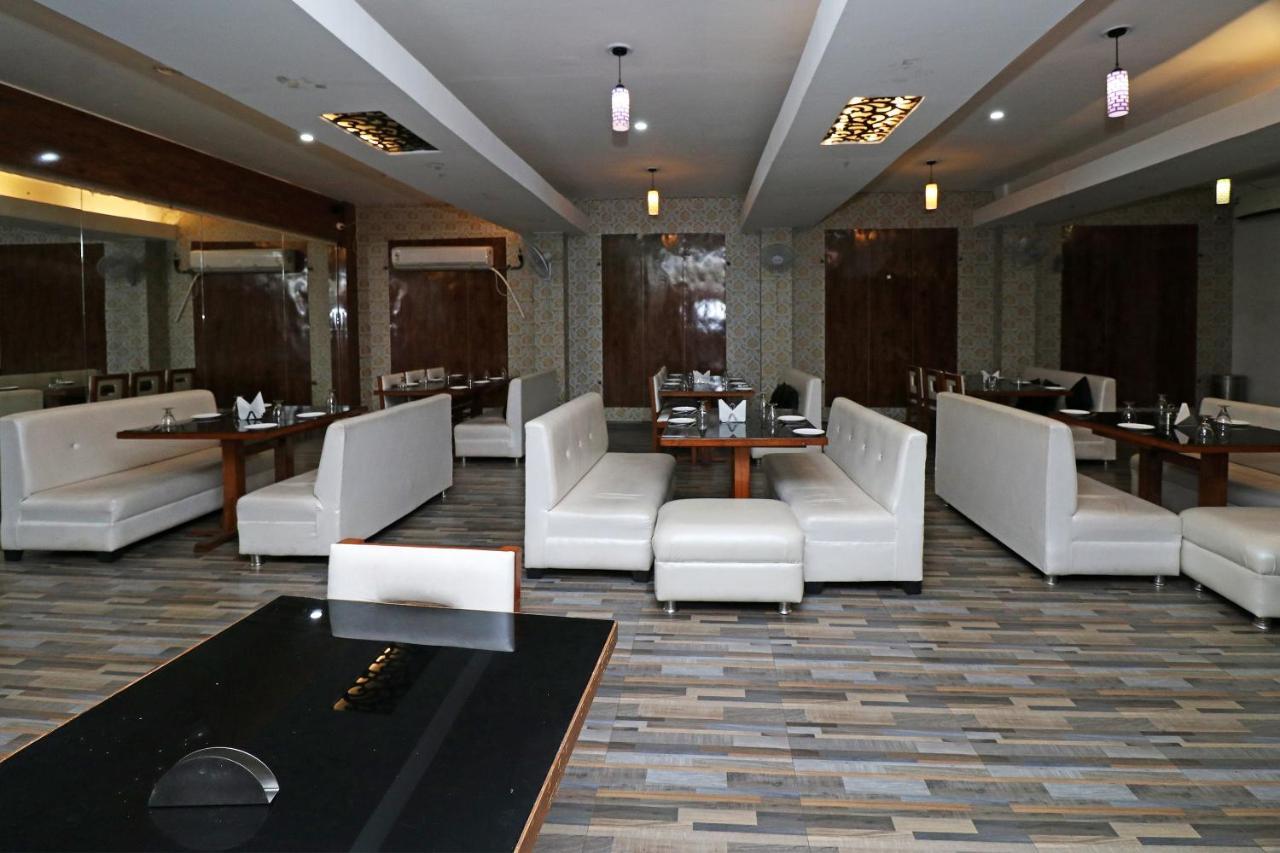 Oyo 24572 Express Inn Lakhnau Kültér fotó