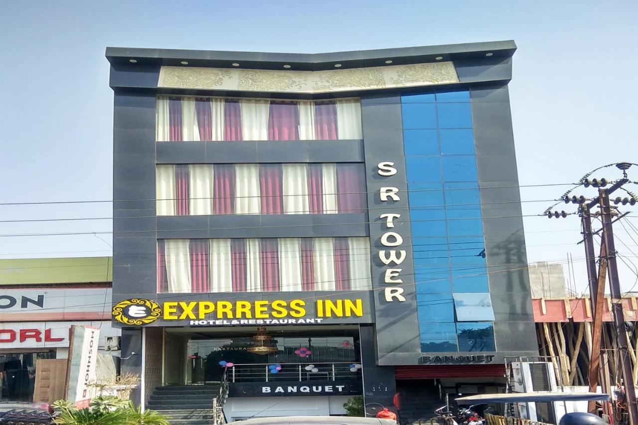 Oyo 24572 Express Inn Lakhnau Kültér fotó