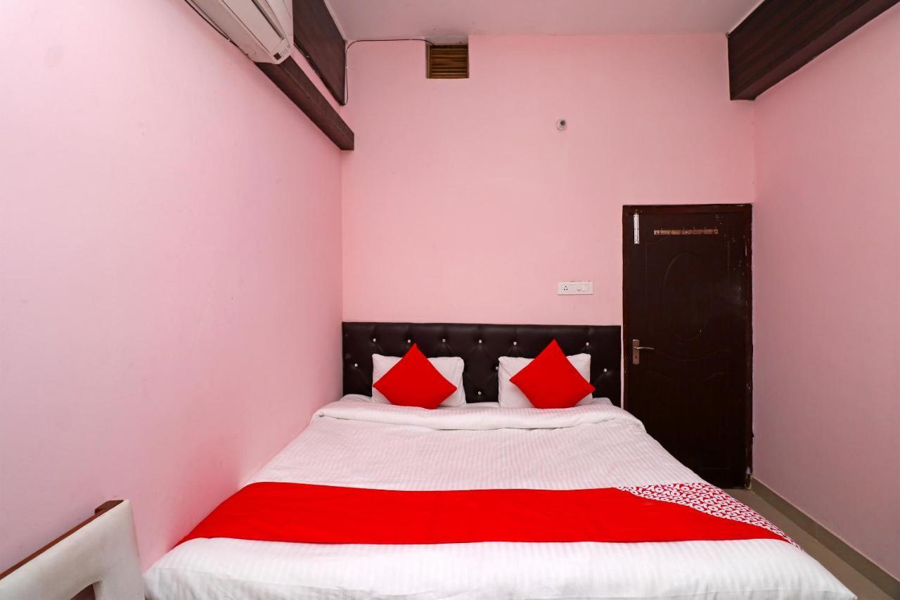 Oyo 24572 Express Inn Lakhnau Kültér fotó