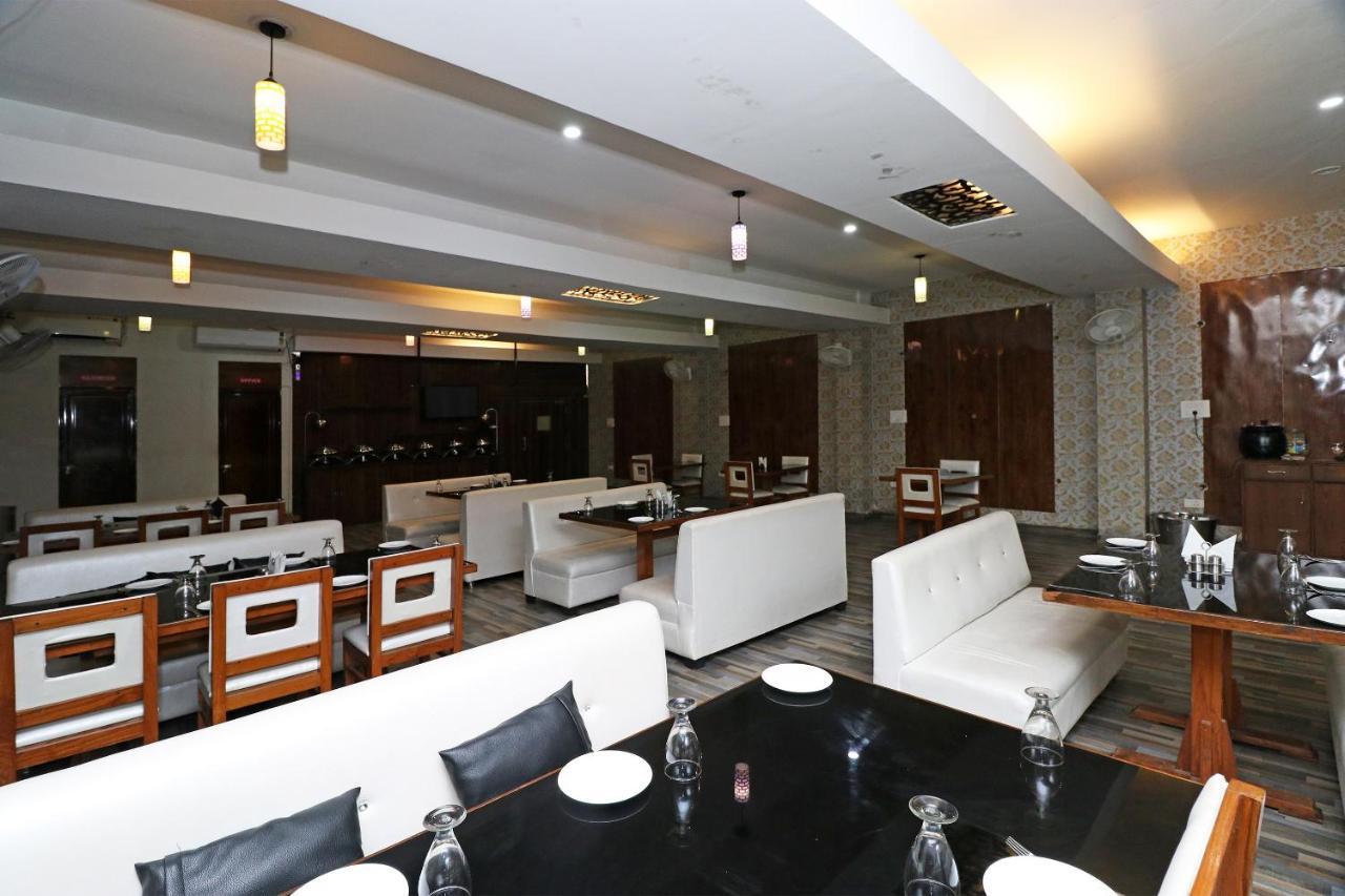 Oyo 24572 Express Inn Lakhnau Kültér fotó