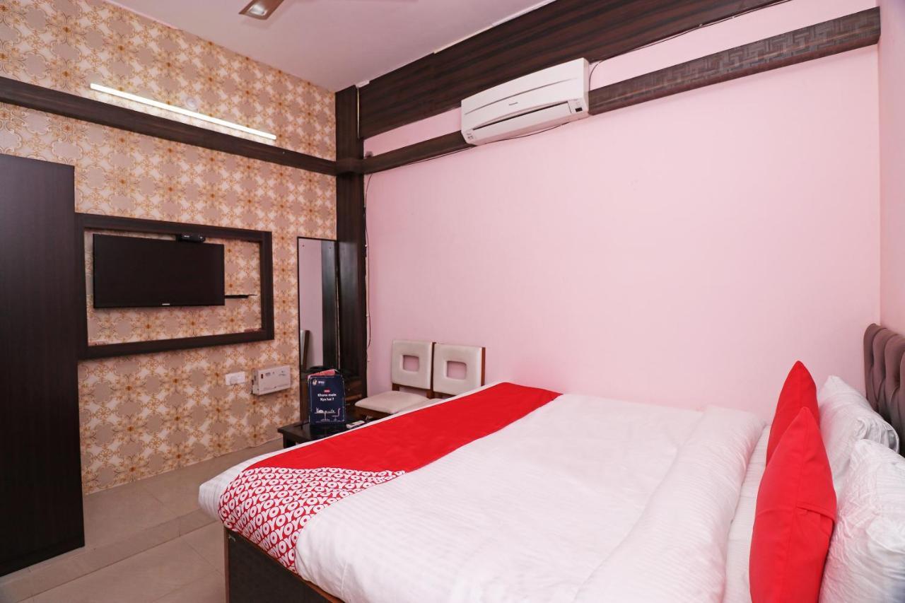 Oyo 24572 Express Inn Lakhnau Kültér fotó